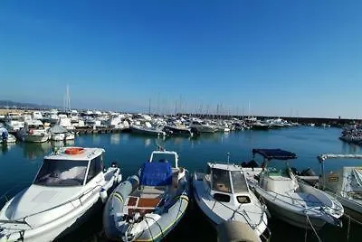 L'isola מלון 2*